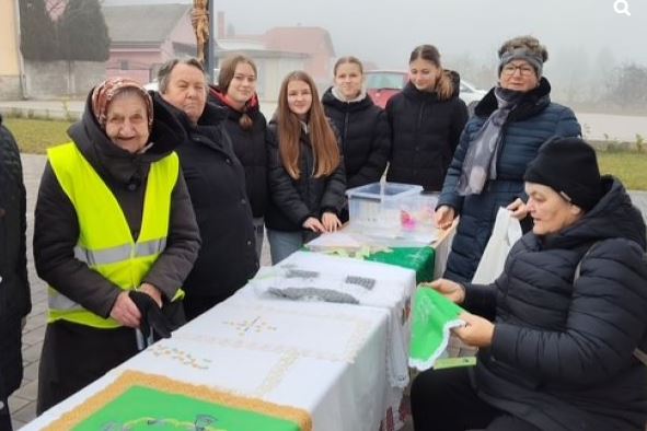 U Radovcu udruga Vezilje priredile izložbu ručnih radova